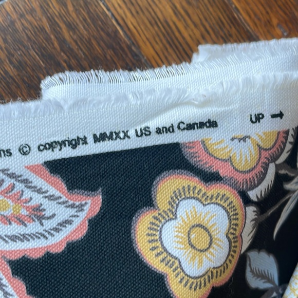 Better Homes & Gardens black screen print cotton fabric w vibrant floral print - Picture 4 of 9